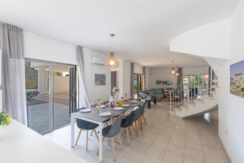 Villa Rosie, Modern 4bdr Ayia Napa Villa With Pool Resort in Protaras