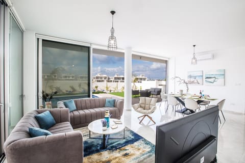 Villa Prol26, Stunning 3bdr Protaras Villa with Pool, Close to Fig Tree Bay Resort in Protaras