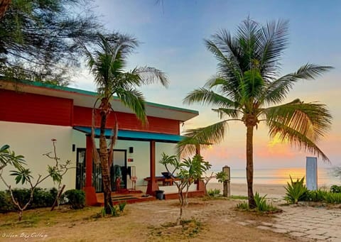 Golden Bay Cottage Resort in Sala Dan