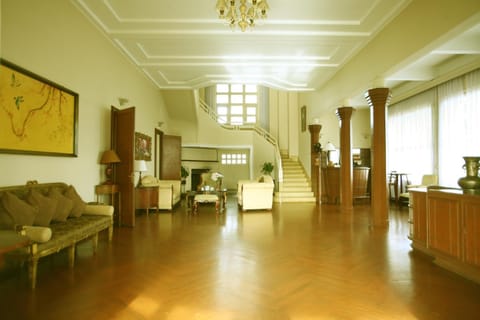 Shared lounge/TV area