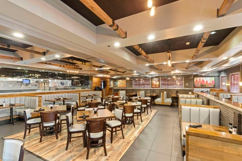 DoubleTree by Hilton Front Royal Blue Ridge Shadows Hotel in Shenandoah Valley