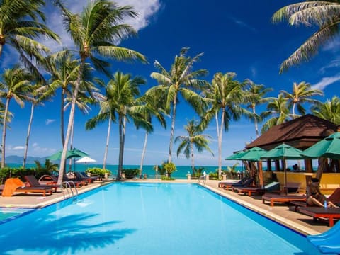 Swimming pool [outdoor]
