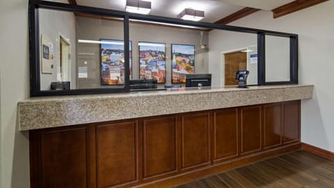 Best Western Inn & Suites Hotel in Warner Robins
