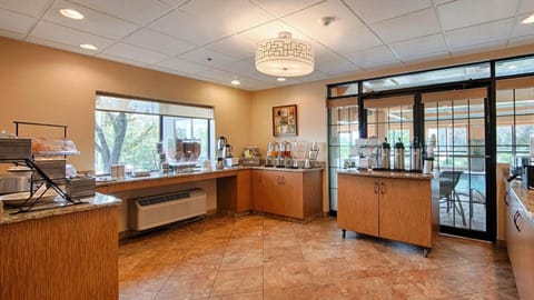 Comfort Inn & Suites Copley Akron Hotel in Fairlawn