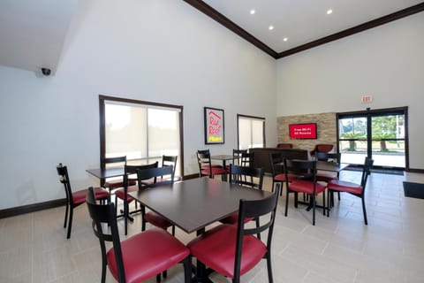 Red Roof PLUS+ Hammond Hotel in Hammond