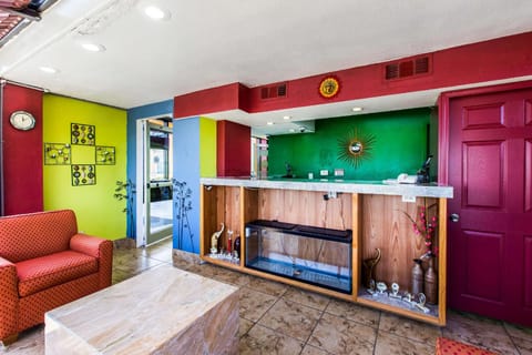 Econo Lodge Inn & Suites Macon North Hotel in Macon