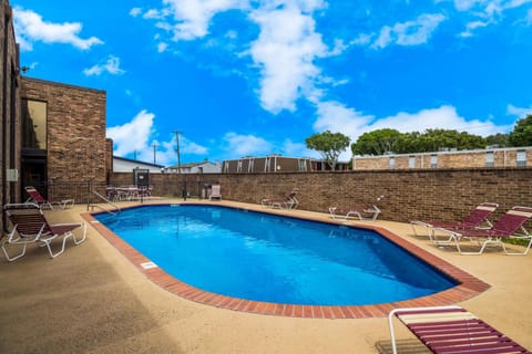 Clarion Pointe Lake Jackson - Clute Hotel in Lake Jackson