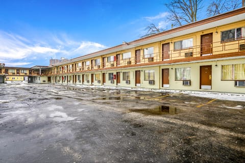 OYO Hotel Downtown Peoria I-74 Hotel in East Peoria