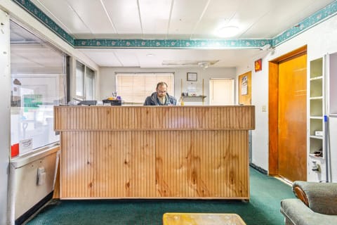 OYO Hotel Downtown Peoria I-74 Hotel in East Peoria