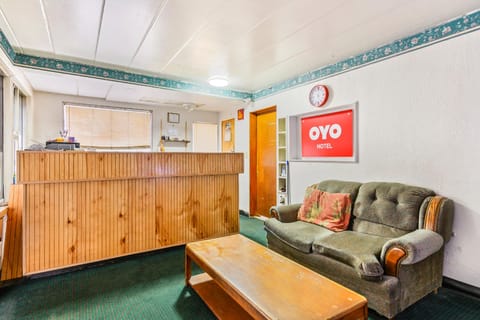 OYO Hotel Downtown Peoria I-74 Hotel in East Peoria