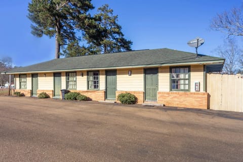 OYO Hotel Brookhaven MS Hwy 51 North Hotel in Mississippi