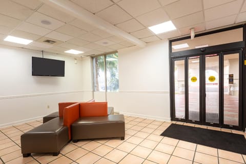 OYO Hotel Baton Rouge - Mead Rd Louisiana Hotel in Baton Rouge