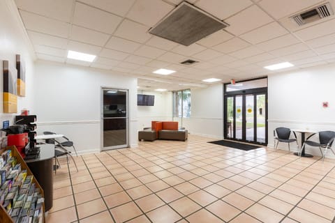 OYO Hotel Baton Rouge - Mead Rd Louisiana Hotel in Baton Rouge