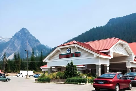 Summit Inn Inn in Snoqualmie Pass