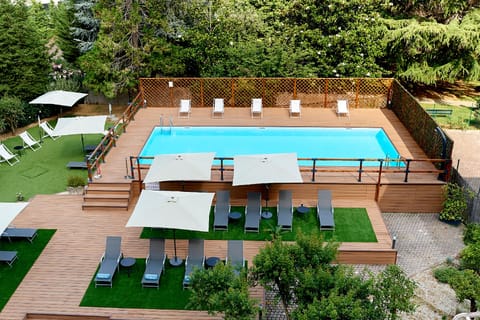 Swimming pool [outdoor]