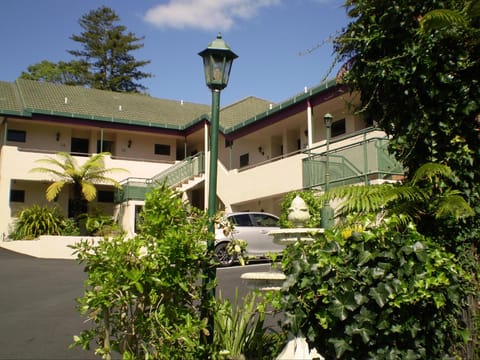 Ashwood Manor Hotel Motel in Hamilton