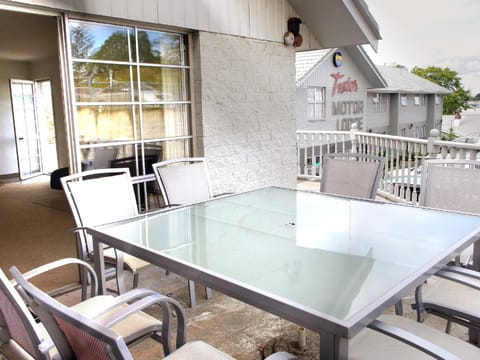 Tudor Motor Lodge Motel in Hamilton