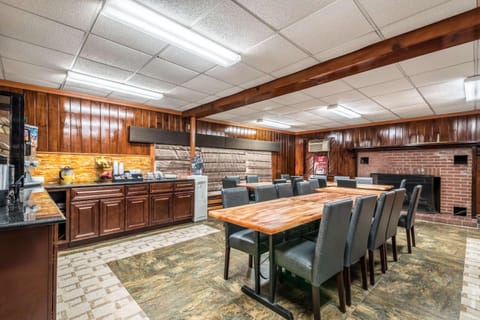 Econo Lodge Rutland City near Hwy 7 Hotel in Rutland