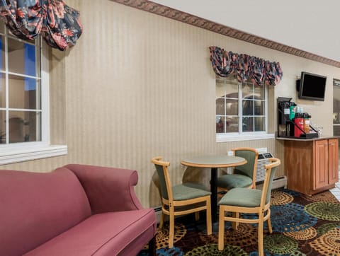 Howard Johnson by Wyndham Lenox Hotel in Lenox