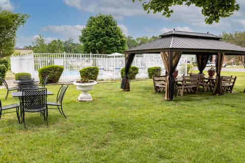 Howard Johnson by Wyndham Lenox Hotel in Lenox