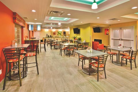 La Quinta Inn & Suites by Wyndham Rochester Mayo Clinic S Hotel in Rochester