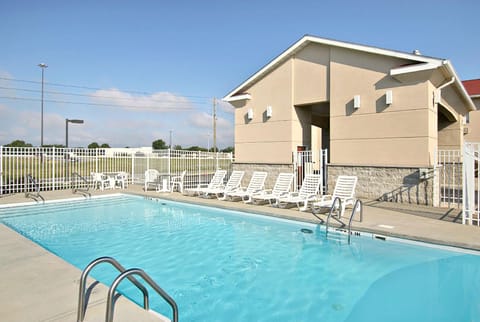 Swimming pool [outdoor]