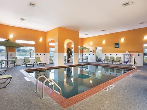 La Quinta Inn & Suites by Wyndham Houston Channelview Hotel in Cloverleaf