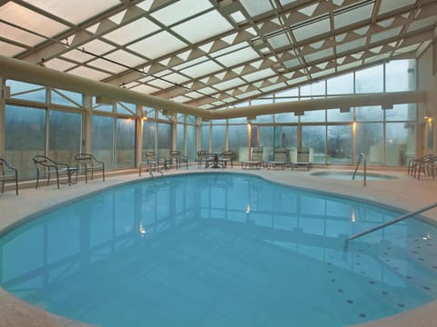 Swimming pool [outdoor]