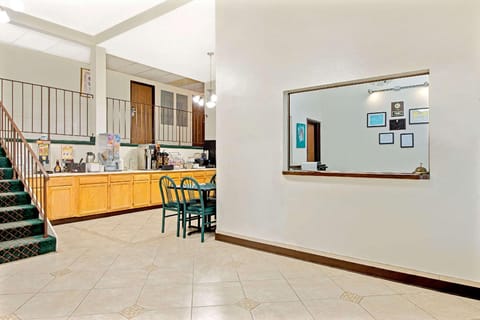 Super 8 By Wyndham Eureka/Six Flags Nearby Hotel in Wildwood