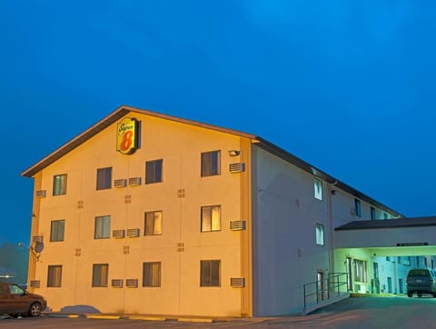 Super 8 By Wyndham Eureka/Six Flags Nearby Hotel in Wildwood