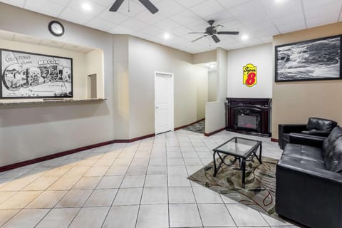 Super 8 By Wyndham Macon West Hotel in Macon