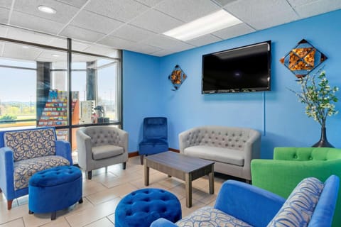 SureStay by Best Western Lenoir City Hotel in Watts Bar Lake