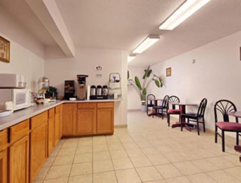 Super 8 By Wyndham Osceola Ia Hotel in Iowa