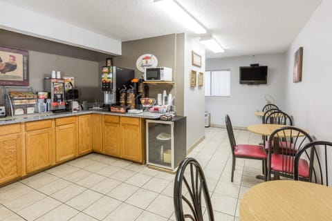 Super 8 By Wyndham Osceola Ia Hotel in Iowa