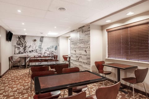 Super 8 By Wyndham Schenectady - Albany Area Hotel in Rotterdam