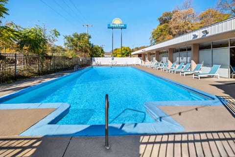 Days Inn by Wyndham Dubuque Hotel in Dubuque