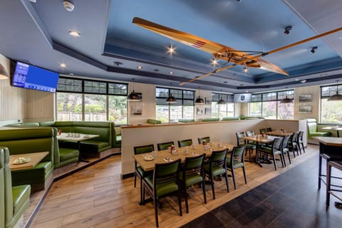 Holiday Inn Victoria - Elk Lake by IHG Hotel in Vancouver Island