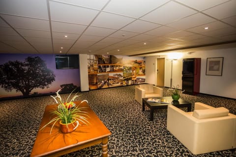 Shared lounge/TV area