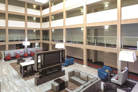 La Quinta Inn & Suites by Wyndham Atlanta Airport South Hotel in College Park