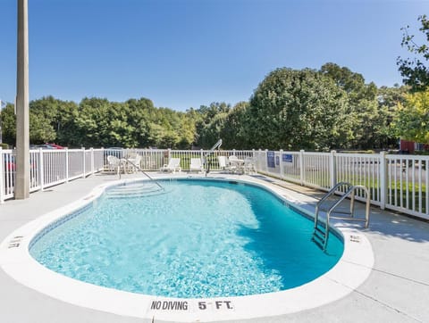 Microtel Inn & Suites by Wyndham Marianna Hotel in Alabama