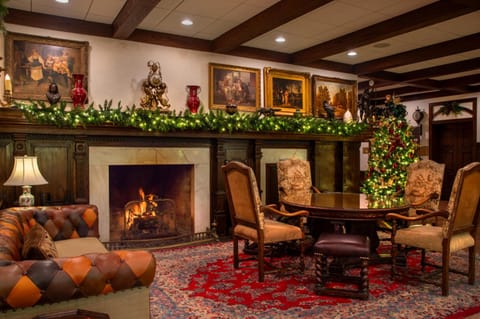 The Cheshire Inn in Richmond Heights