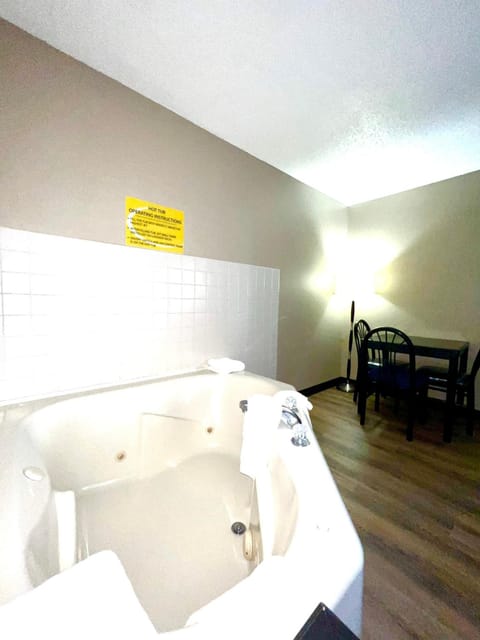 Super 8 By Wyndham Estherville Hotel in Iowa