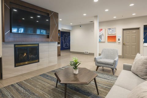 Holiday Inn Express & Suites Marquette By IHG Hotel in Marquette