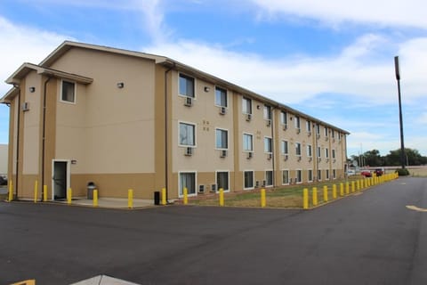 Super 8 by Wyndham Grand Rapids/Wyoming Hotel in Wyoming