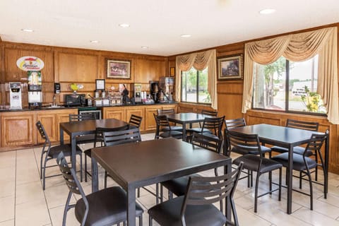 Super 8 by Wyndham League City/Kemah Area Hotel in League City