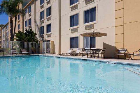 La Quinta Inn & Suites by Wyndham Lakeland East Hotel in Lakeland