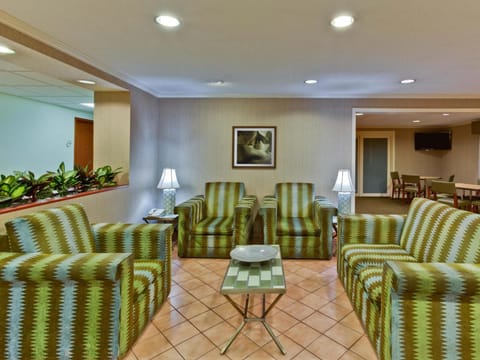 La Quinta Inn & Suites by Wyndham Lakeland East Hotel in Lakeland