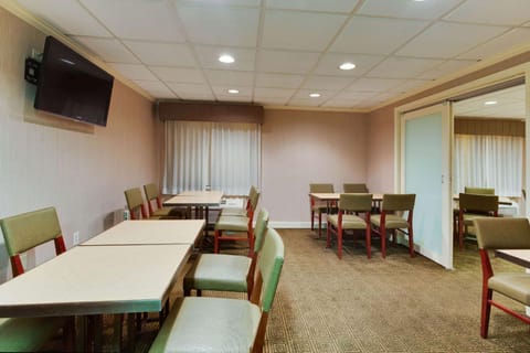 La Quinta Inn & Suites by Wyndham Lakeland East Hotel in Lakeland