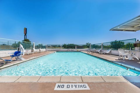 Super 8 By Wyndham Abilene North Hotel in Abilene