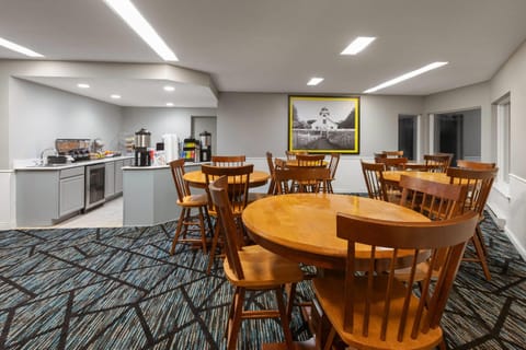 Super 8 by Wyndham Traverse City Hotel in Traverse City